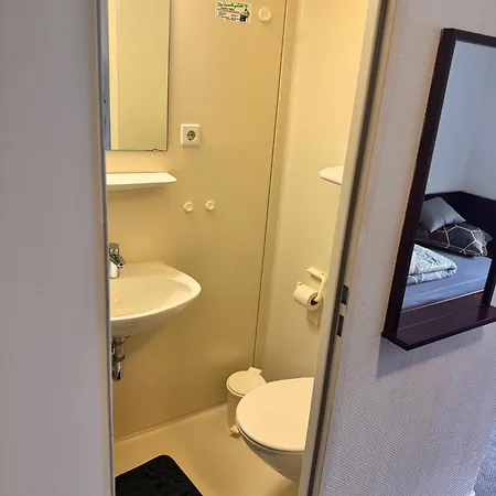 Apartment Budget For Workers Private Toilet & Free Parking *