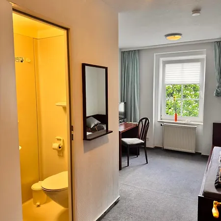 Apartment Budget For Workers Private Toilet & Free Parking *